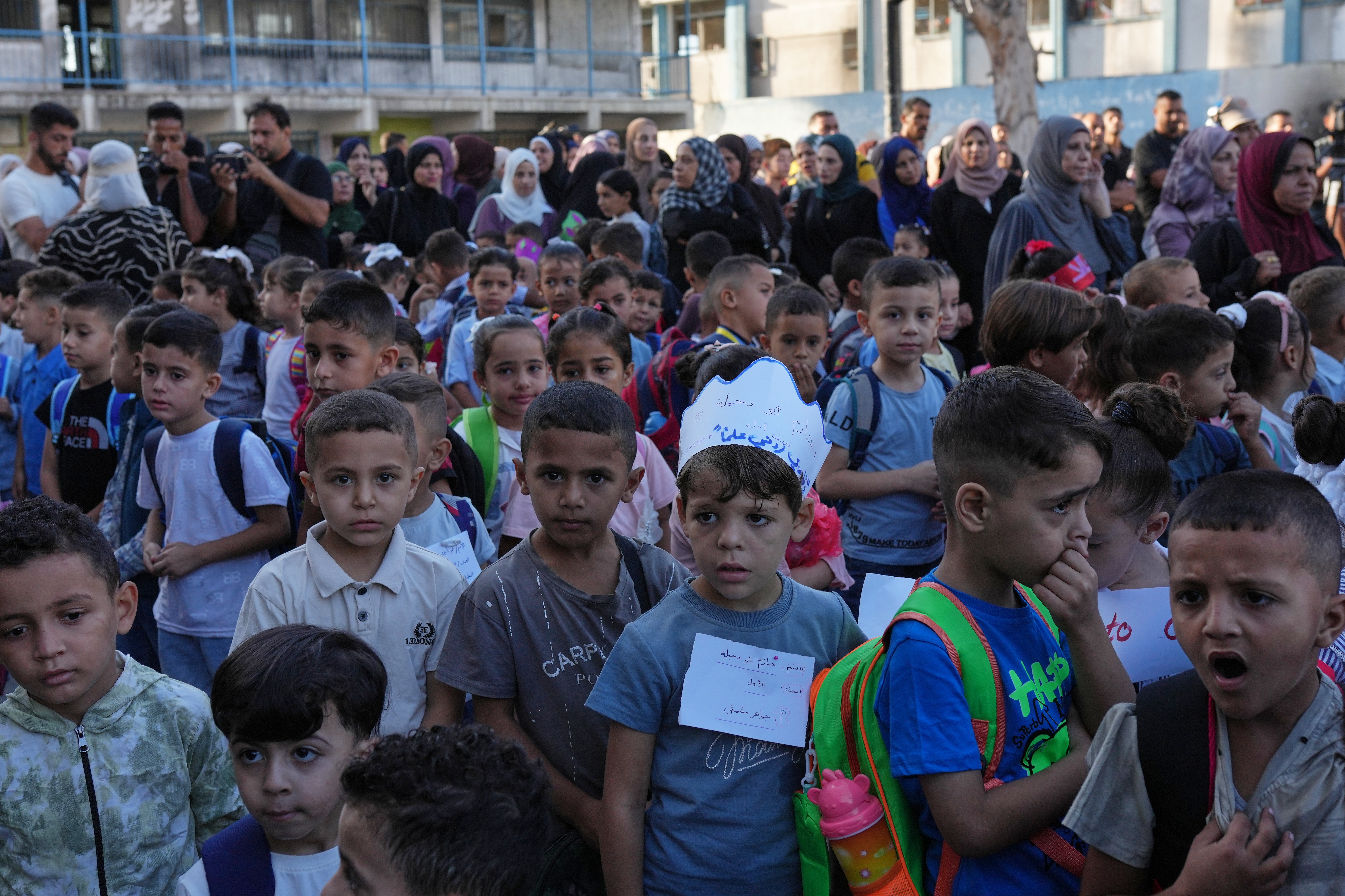 Kinder in Gaza kehren unter schwierigen Bedingungen in den Unterricht zurück