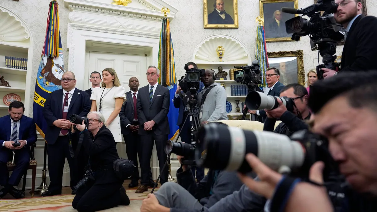 Presse-Team nach Trumps Medienverbot am Weißen Haus abgewiesen