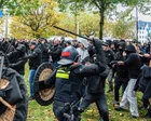 Niederländische Polizei löst gewaltsame Proteste in Den Haag auf
