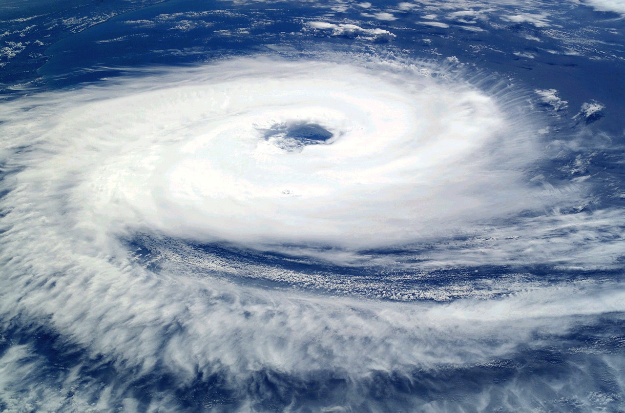 Taifun Dujuan nähert sich Japan: Flüge gestrichen und Evakuierungen empfohlen