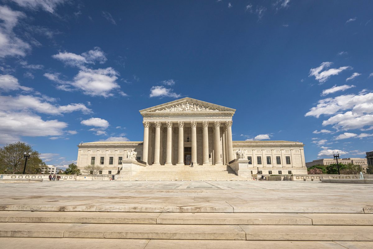 US-Regierung bittet Supreme Court um Fortsetzung schneller Abschiebungen in Drittstaaten