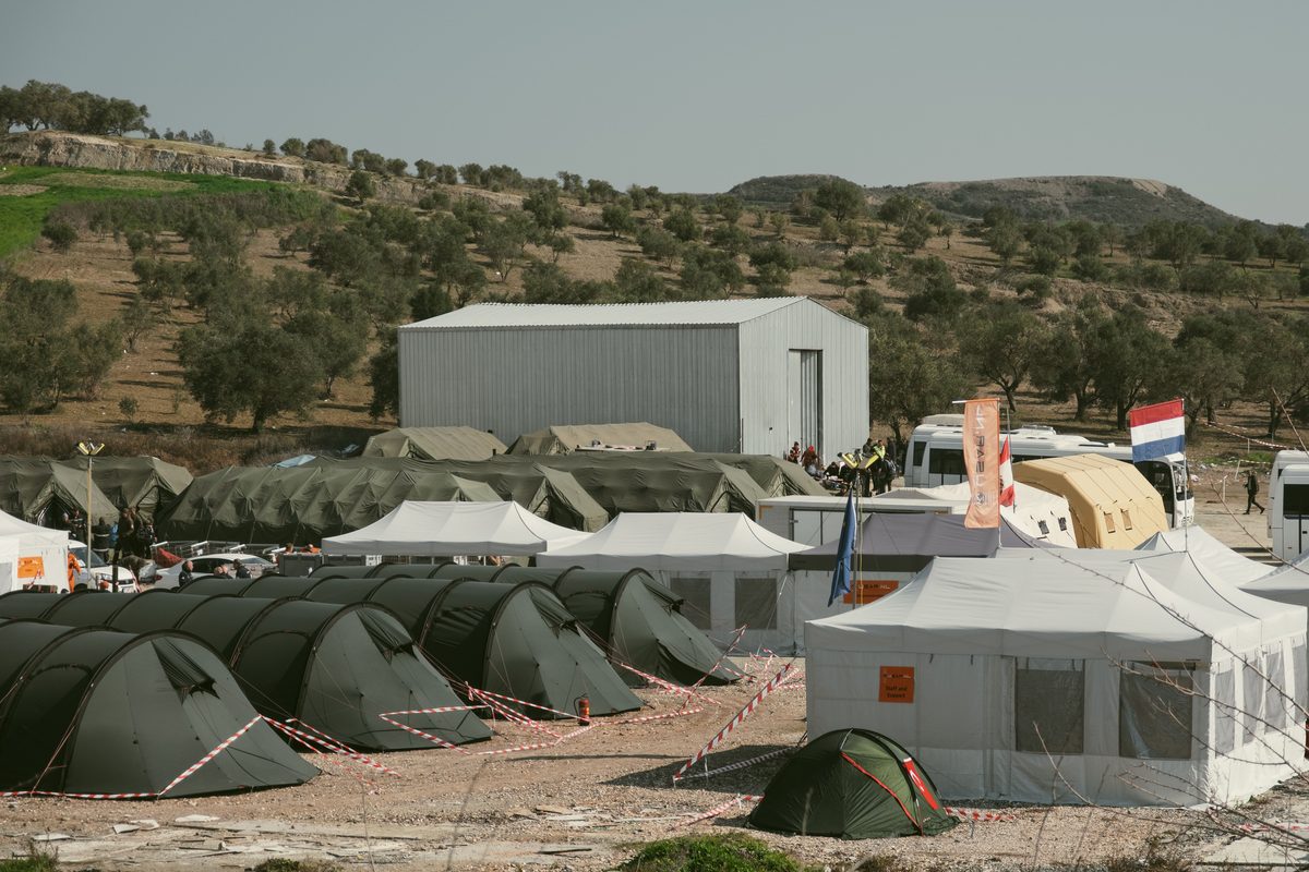 Provisorische Unterkünfte erreichen zerstörte Gemeinde im Südlibanon