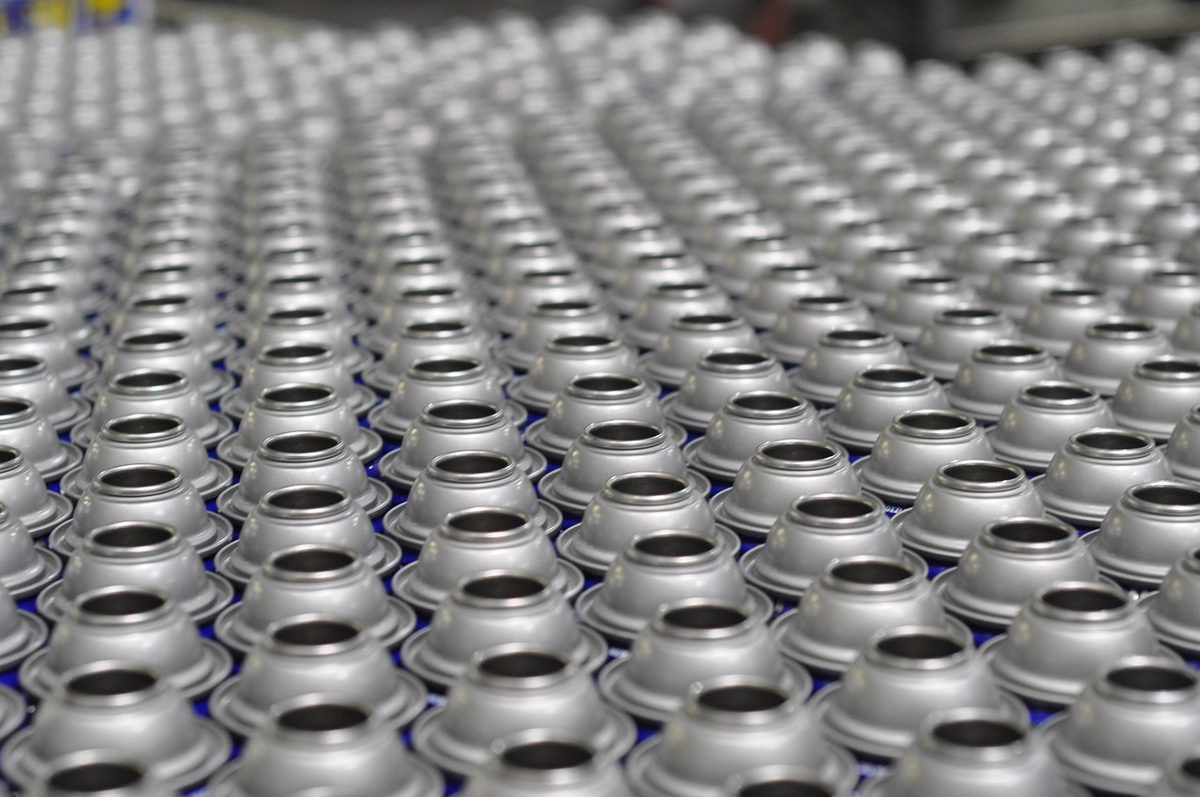 Chinas Industrie kehrt erstmals seit Juni auf Wachstumskurs zurück