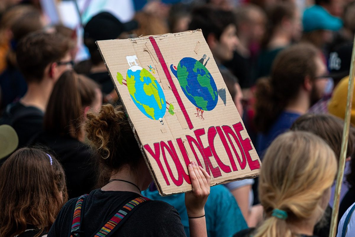Tausende fordern bei Menschenketten mehr Klimaschutz und soziale Gerechtigkeit
