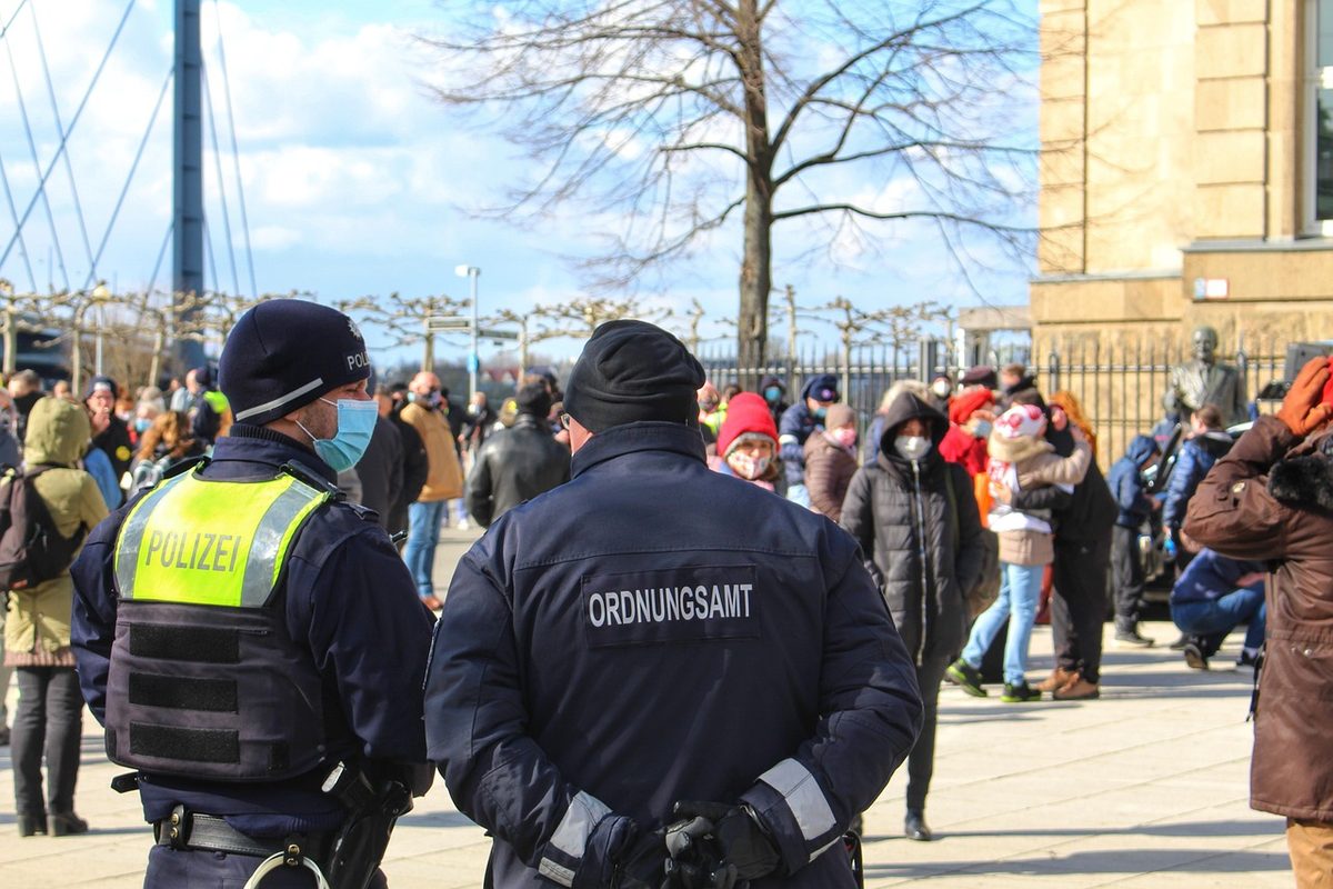 Demo bei Feier zum Tag der Deutschen Einheit eskaliert