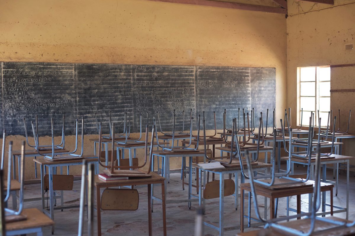 Leere Klassenräume auf griechischen Inseln werden zum Warnsignal