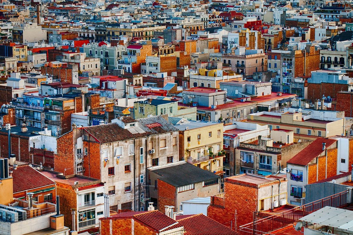 Sánchez setzt umstrittene Wohnungsdekrete in Spanien durch