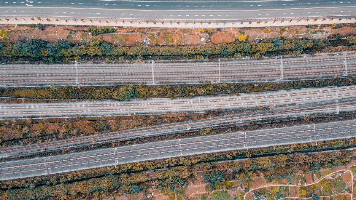 Politik streitet über Röstis Pläne für Schiene und Strasse