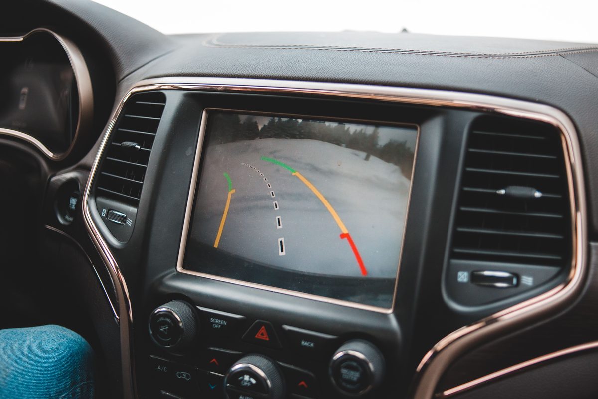 Tesla nennt sein europäisches FSD-System nun Assisted Driving