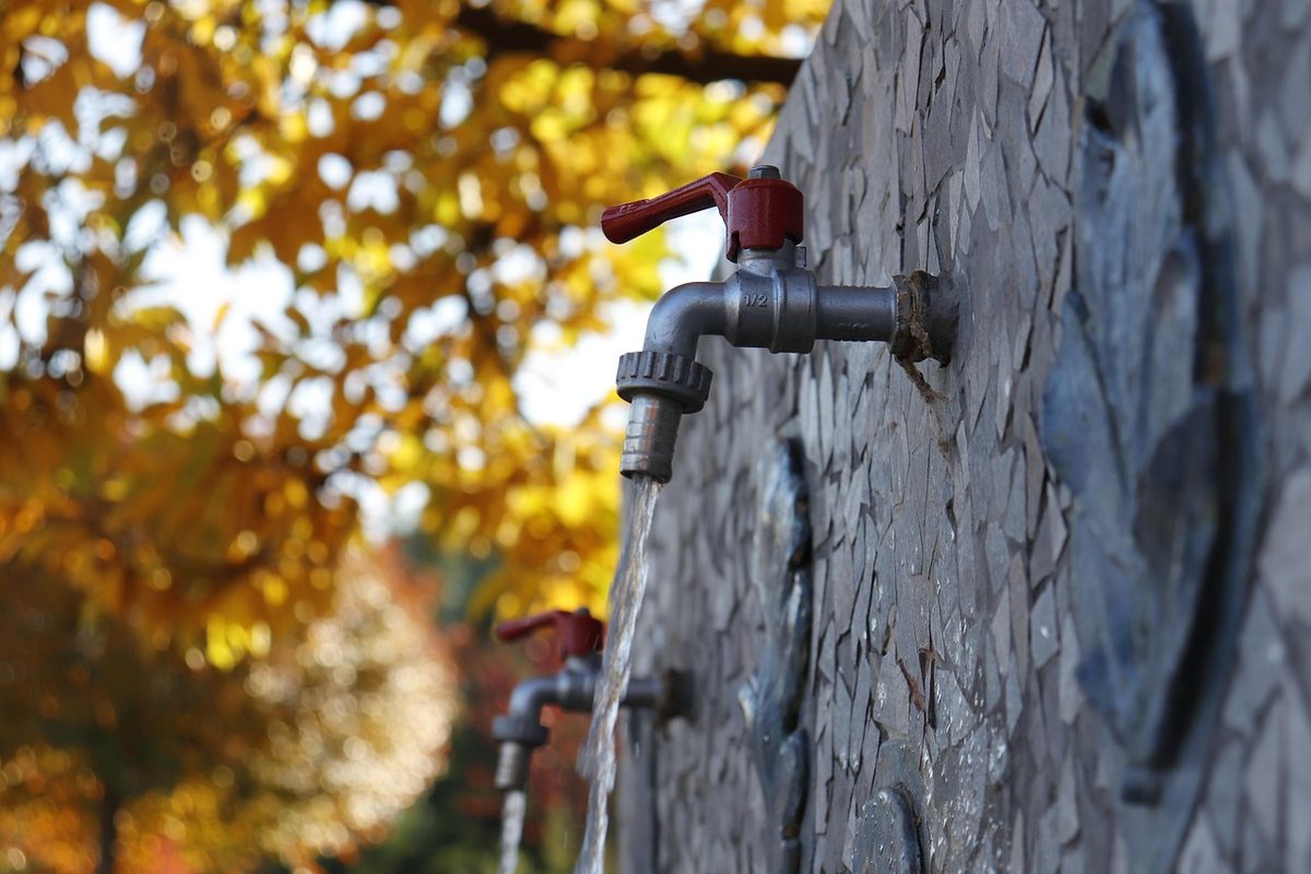 Schweizer Kleingemeinden kaufen Trinkwasser zunehmend bei Großversorgern ein