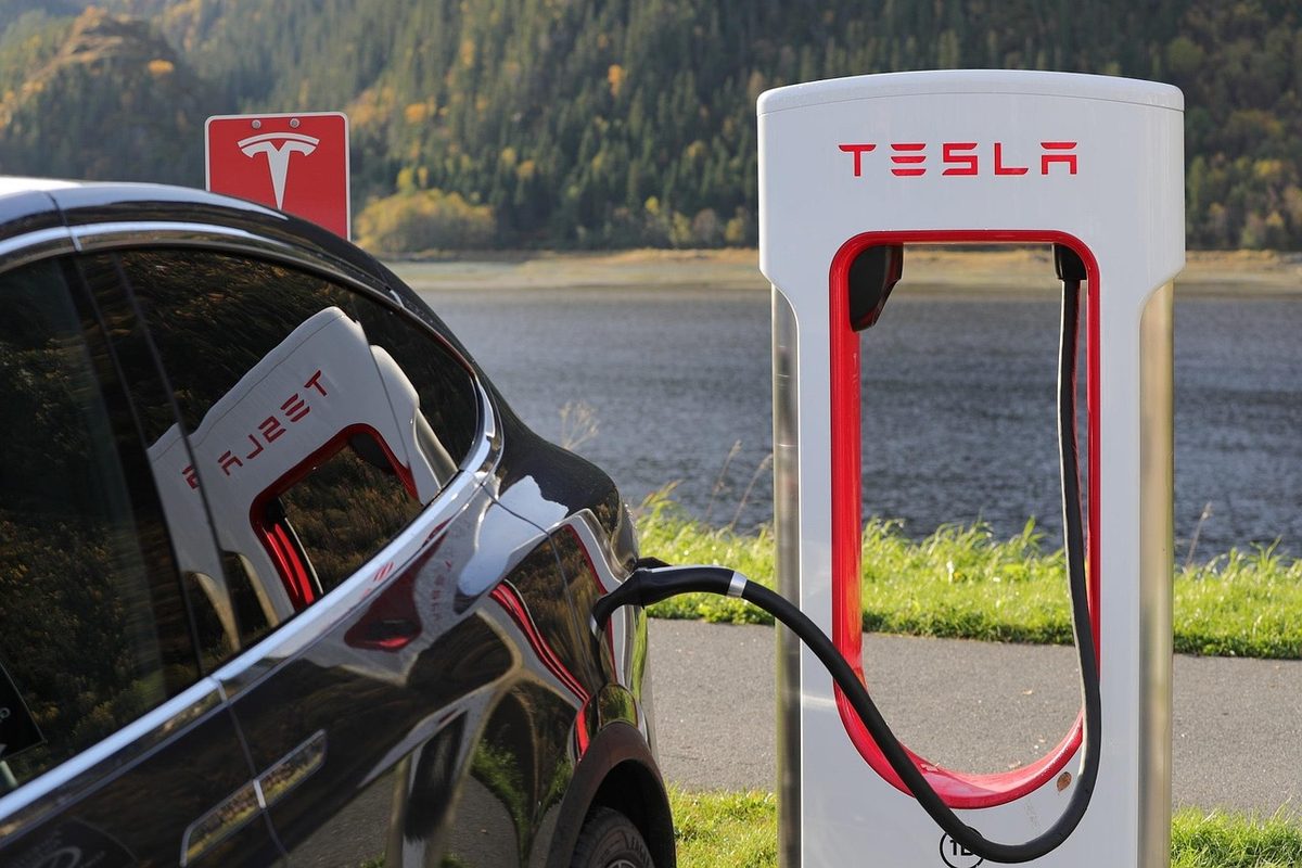 Tesla verliert deutlich an Gewinn, Wall Street bleibt dennoch zufrieden