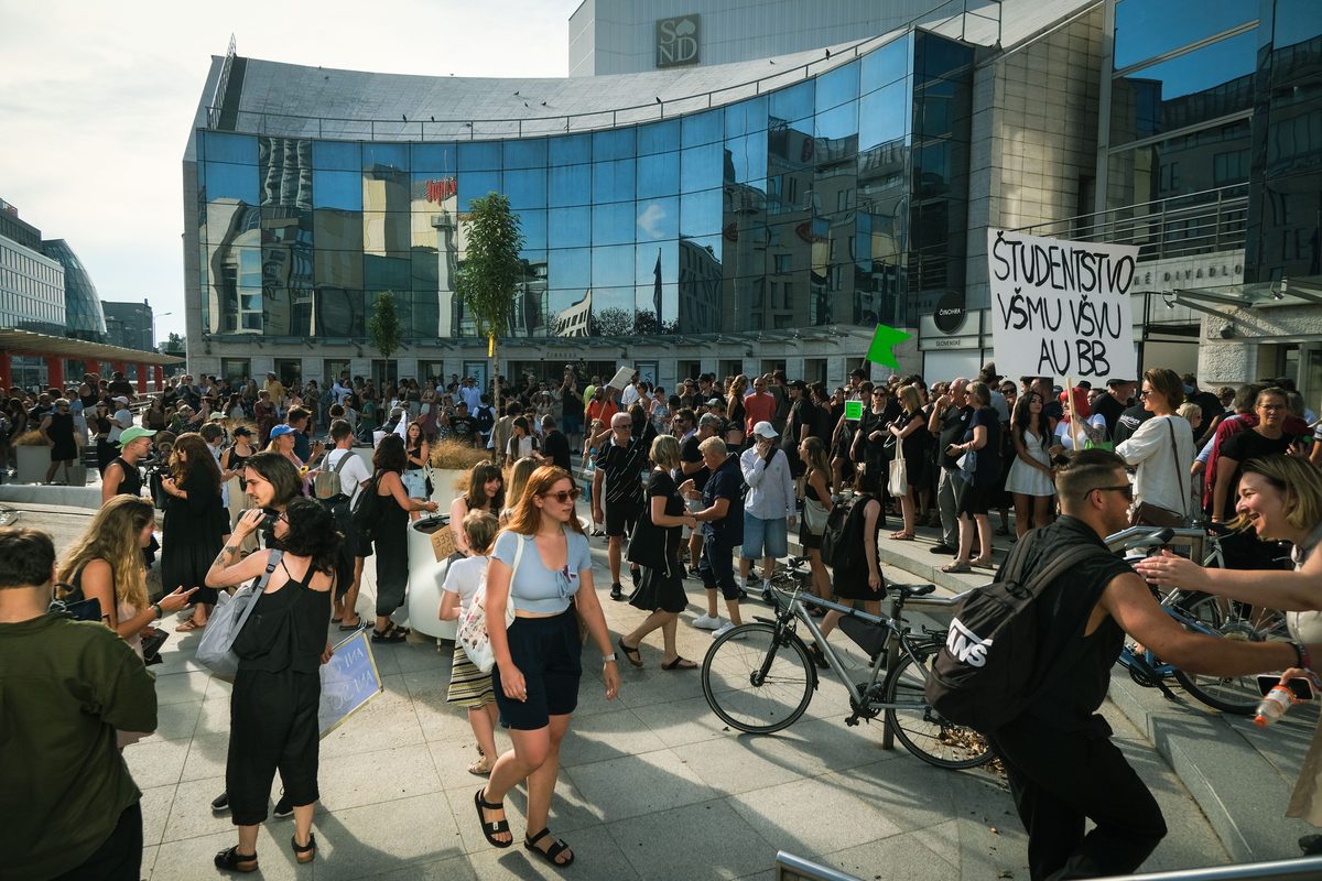 Hunderttausende bei letzter Wahlkampfkundgebung der serbischen Studentenbewegung
